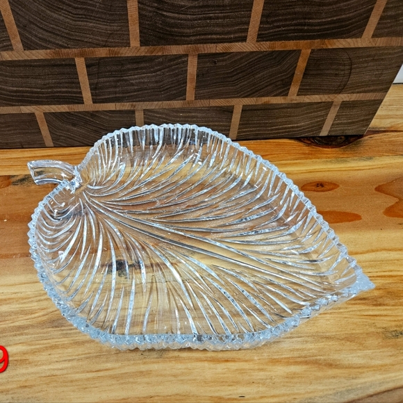 Mikasa Clear Glass Leaf w/ Stem Serving Platter Dish - Picture 1 of 6
